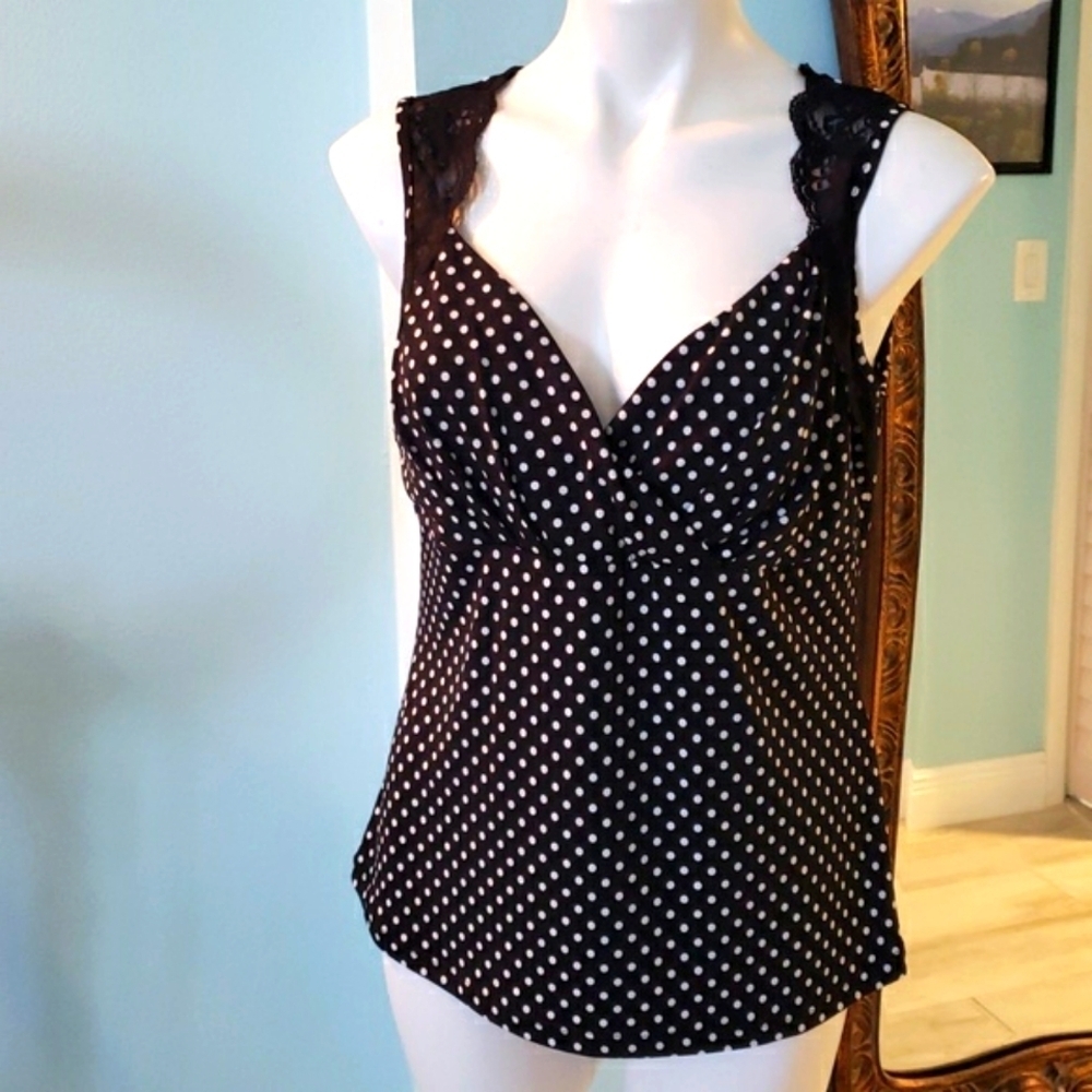 Black White Polka Dot V Neck Sleeveless Top With Lace Trim